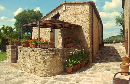 Asciano Villa | Beautiful private villa for 4 people with WIFI, A/C, pool, TV, terrace and parking