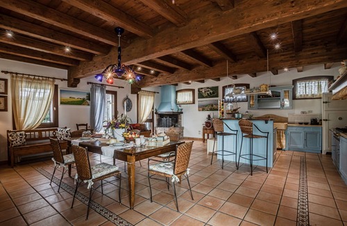 Ca' Pirami Villa | Beautiful private villa with A/C, hot tub, WIFI, private pool, TV, pets allowed and panoramic view