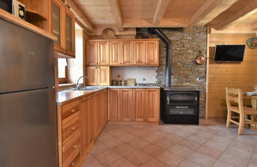 Mello House | Beautiful private villa for 6 guests with WIFI, TV, patio and pets allowed