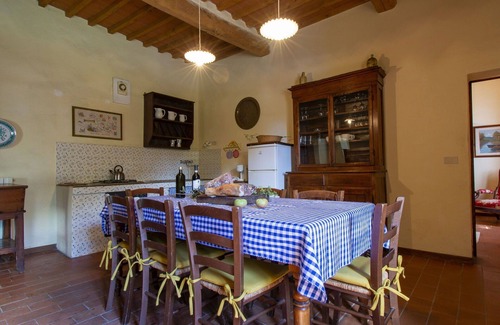 Palaia Villa | Beautiful private villa for 9 people with private pool, WIFI, TV, patio, pets allowed and parking