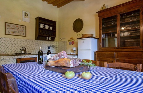 Palaia Villa | Beautiful private villa for 9 people with private pool, WIFI, TV, patio, pets allowed and parking