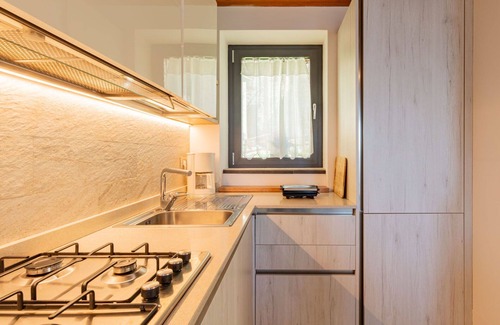 Peglio House | Beautiful private villa for 4 people with WIFI, TV, terrace and pets allowed