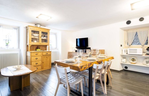Piuro House | Beautiful private villa for 6 guests with WIFI, TV, patio, pets allowed and parking