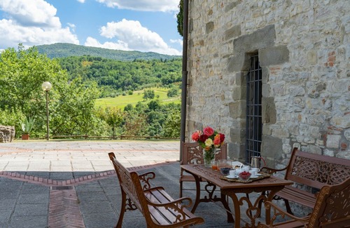 Vicchio Villa | Beautiful private villa with WIFI, private pool, TV, patio, pets allowed and panoramic view