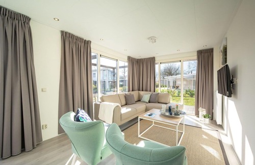 Susteren House | Beautiful private villa for 10 guests with WIFI, pool, TV, terrace and parking