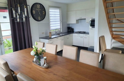 Municipality of Echt-Susteren House | Beautiful private villa for 10 guests with WIFI, pool, TV and terrace