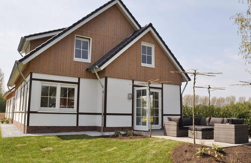 Municipality of Echt-Susteren House | Beautiful private villa for 10 guests with WIFI, pool, TV and terrace