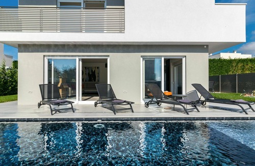 Dajla Villa | Beautiful private villa with WIFI, hot tub, private pool, A/C, TV, patio, panoramic view and par.