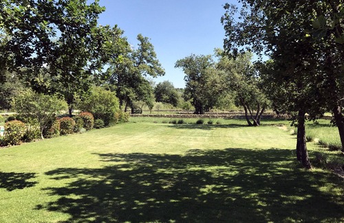 Roussillon Villa | Beautiful Provence House in the Luberon - Heated Swimming Pool & Large Gardens.