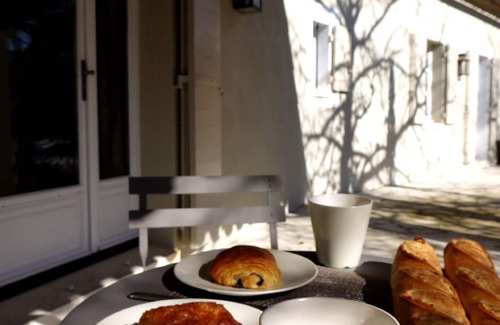 Roussillon Villa | Beautiful Provence House in the Luberon - Heated Swimming Pool & Large Gardens.