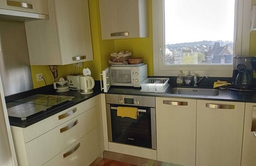 Rotheneuf-Le Pont Apartment | Beautiful, quiet apartment with sea view, 100m from the beach, 10 min from Saint Malo.