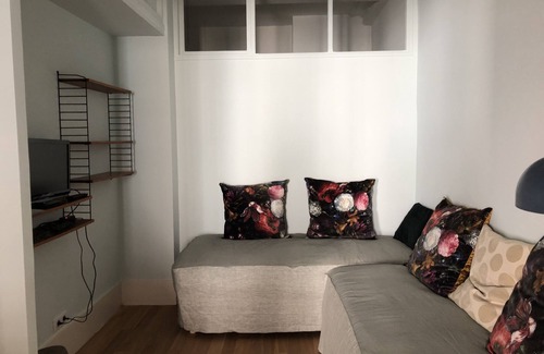 Besancon Old Town Apartment | Beautiful, quiet apartment with balcony in the heart of the historic center.