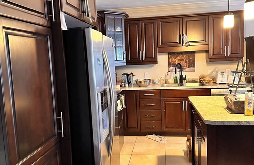 Dieppe House | Beautiful, Quiet Family 2 bedroom home in Dieppe 5 minutes drive to the airport