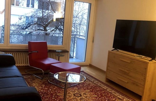 Hirslanden Apartment | Beautiful, quite and very central 2BR flat (Sky3)