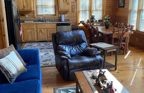 Murphy Cabin | Beautiful real log cabin in Wilderness Walk