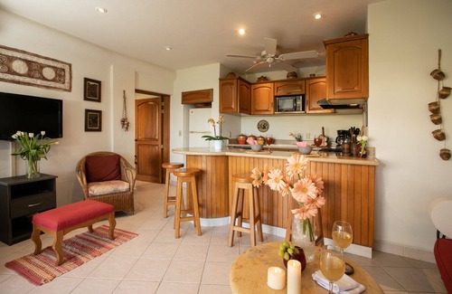 Conchas Chinas Condo | Beautiful & relaxing Condo Rojo in prestigious Conchas Chinas