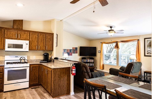 Mariposa House | Beautiful, Relaxing, Getaway, near Yosemite National Park!