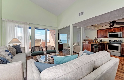 Longboat Key Condo | Beautiful, renovated Gulf Front at Sand Cay with private beach on Longboat