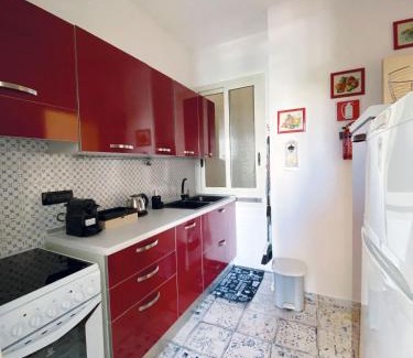 Les Baumettes Apartment | BEAUTIFUL renovated apartment ,NEXT TO THE BEACH ! AIR-C, FREE PARKING!