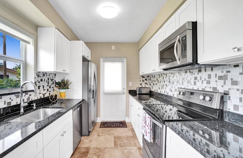 Highland Garden House | Beautiful Renovated Home in Hollywood - Discounted!