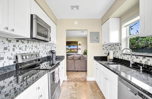 Highland Garden House | Beautiful Renovated Home in Hollywood - Discounted!