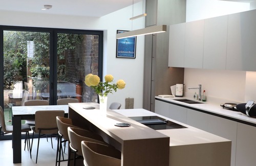 Holland Park House | Beautiful Renovated House With Garden in Highly Sought After Area