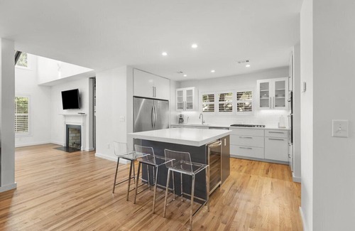 Auburn House | Beautiful Renovated House - Walking Distance to AU Stadium - Historic Auburn