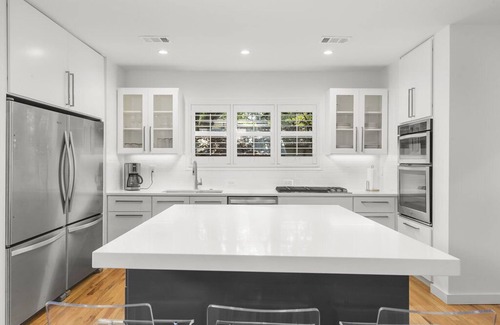 Auburn House | Beautiful Renovated House - Walking Distance to AU Stadium - Historic Auburn