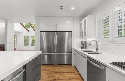 Auburn House | Beautiful Renovated House - Walking Distance to AU Stadium - Historic Auburn