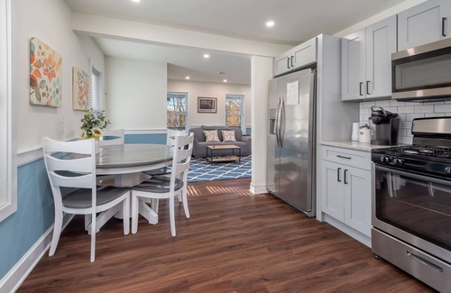 Jefferson House | Beautiful Renovated Townhome w/parking