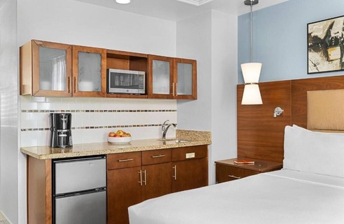 Palm Desert Resort | Beautiful resort, all amenities included. Free wi-fi, free parking.