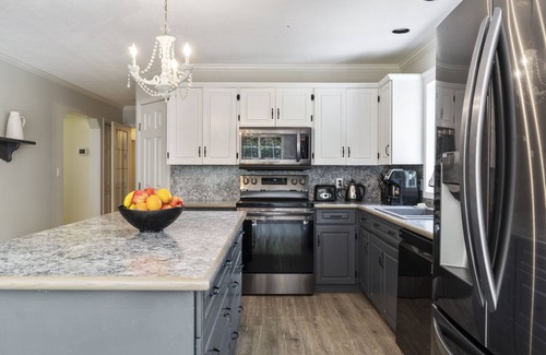 Sicamous House | Beautiful Retreat on the banks of the Eagle River