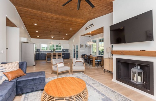 Shenandoah House | Beautiful River Homes Sleeps 24 Hottubs Firepits