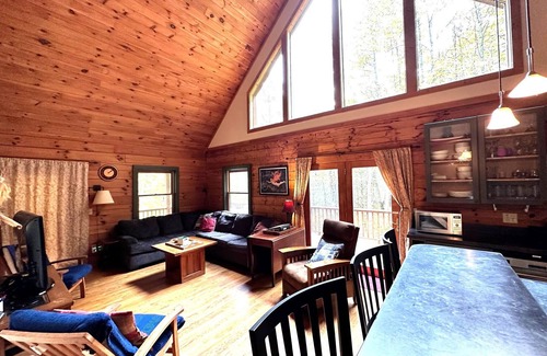 Boone Cabin | Beautiful Riverfront Cabin located on New River, Wi-Fi, Pool Table