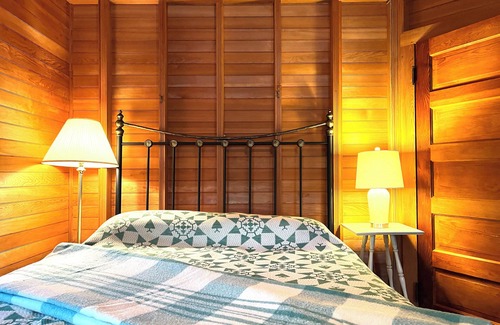 Roaring Brook Cottage | Beautiful Roaring Brook Cottage in Harbor Springs, MI with private beach access