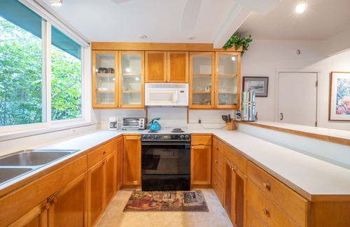 Hanalei House | Beautiful Romantic Hanalei Honeymoon Vacation Rental Steps/Beach TVNC 1280