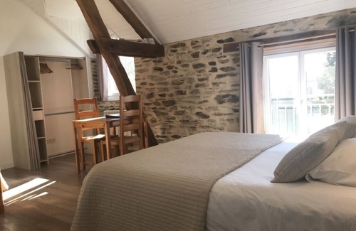 Chalais Bed & Breakfast | Beautiful room (3/4) in the old farm