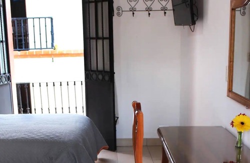 Taxco Apartment | Beautiful room Rubí with balcony TAXCOMAGICO