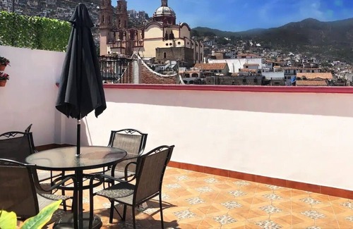 Taxco Apartment | Beautiful room TURQUEZA with balcony TAXCOMAGICO