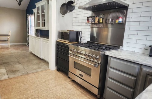 Amarillo House | Beautiful Roomy vacation getaway for 8 guest to this fabulous playhouse