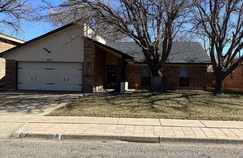 Amarillo House | Beautiful Roomy vacation getaway for 8 guest to this fabulous playhouse