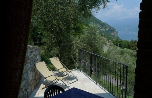 Gargnano House | Beautiful Rustico with terrace and garden for 4-6 persons with lake view