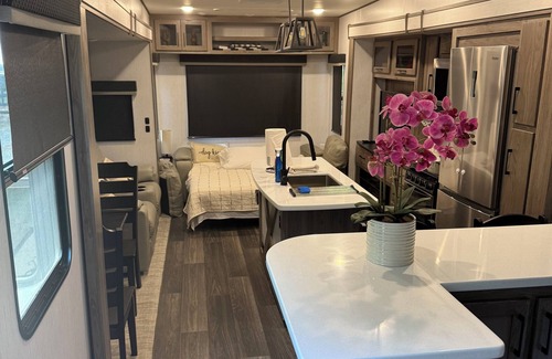 Columbus House | Beautiful RV minutes from TIEC