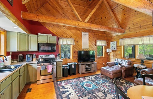 Hadley Cabin | Beautiful Sacandaga Lake Cabin in Adirondacks w/private lake access