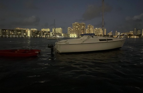 Aventura Boat Rental | Beautiful sailboat with free parking