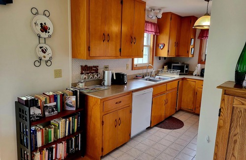 Westport House | Beautiful 'Saltbox Cape Cod' with Water Views on 3 Levels