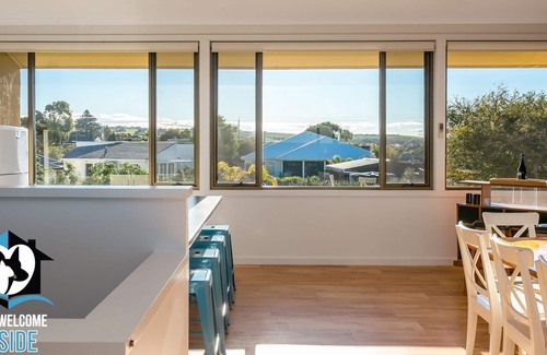 Encounter Bay House | Beautiful Sea Front 3BR with Great Views