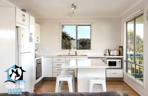 Encounter Bay House | Beautiful Sea & Lake Views - Sleeps 12!