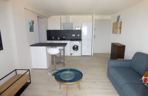 Saint-Aygulf Apartment | Beautiful Sea View – Terrace (Loggia) – 300 m from the Beach – Near Shops Wi-Fi
