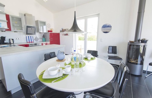 Lohme Apartment | Beautiful sea view from the roof terrace - Haus Ostseeblick 1 FeWo Mee(h)rblick -